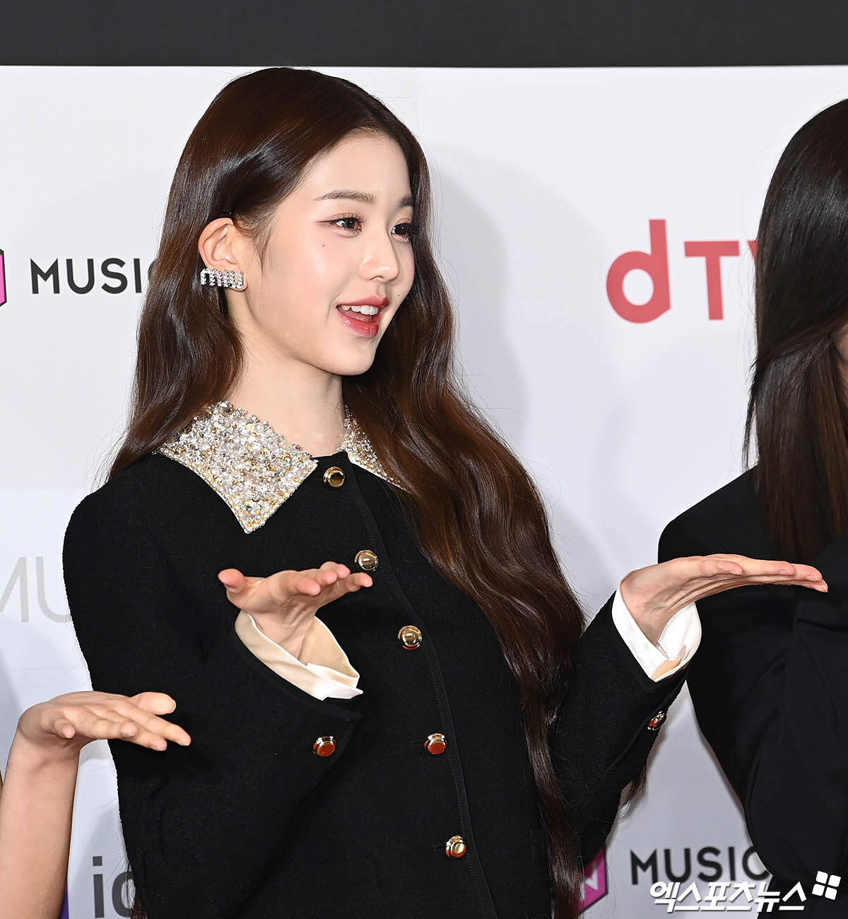 오늘자 더팩트 뮤직 어워즈 아이브 장원영 기사사진 ㄷㄷㄷ | 인스티즈