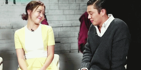 문근영에게 끼부리는 유아인gif | 인스티즈