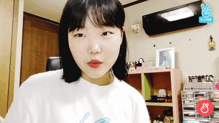 여자가수 V앱하는데 상의 탈의한 남자가수 방문열고 들어와 | 인스티즈