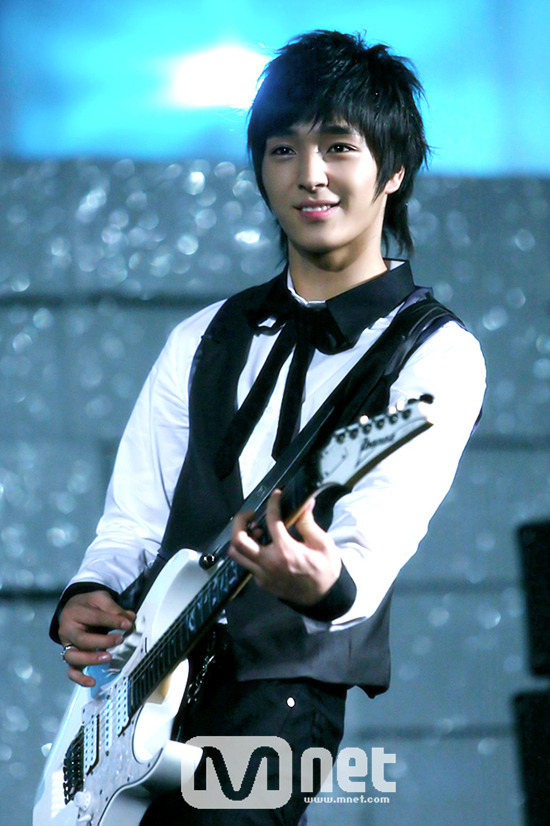 전형적인 중고딩때 일진 무리중에 꼭 있는 애들 (무릎꿇고들어오시긔) | 인스티즈