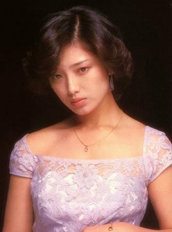 단 7년간의 활동으로 전설이 됐고 은퇴까지 완벽했던 70년대 일본 여자아이돌 | 인스티즈