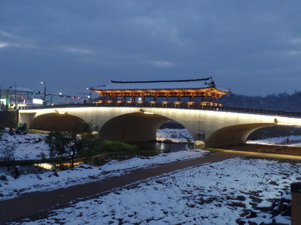 전주한옥마을 남천교 아치형의 아름다운 다리위의 한옥 누각 설경 및 야경 (안구정화) | 인스티즈