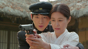 키스하는 것도 뭣도 아닌데 섹슈얼 텐션 개쩌는 장면甲.gif | 인스티즈