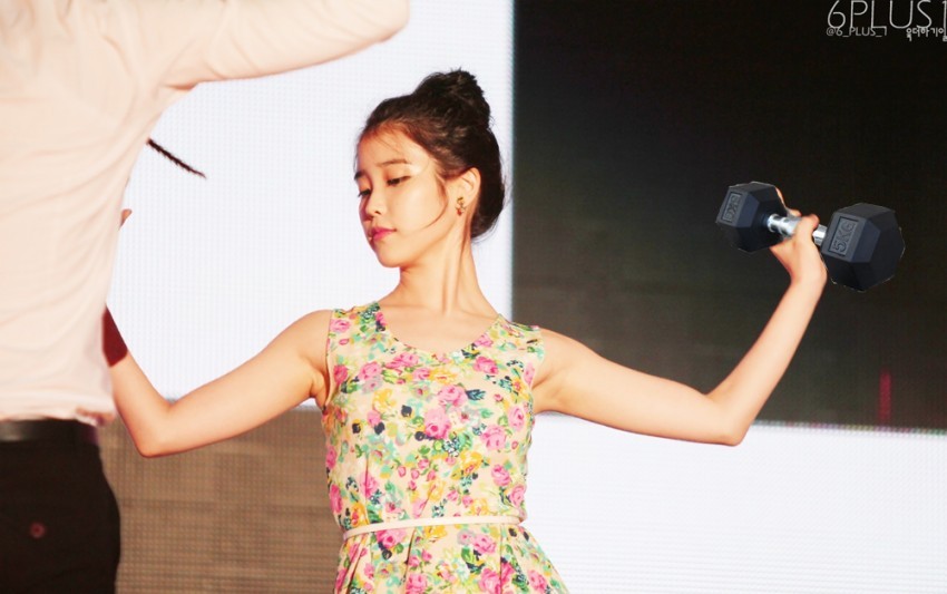 아이유 겨드랑이.JPG (페로몬) | 인스티즈