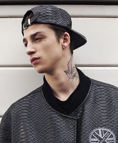 자신의 손목에 CL(씨엘) 본명을 새긴 남자모델 | 인스티즈