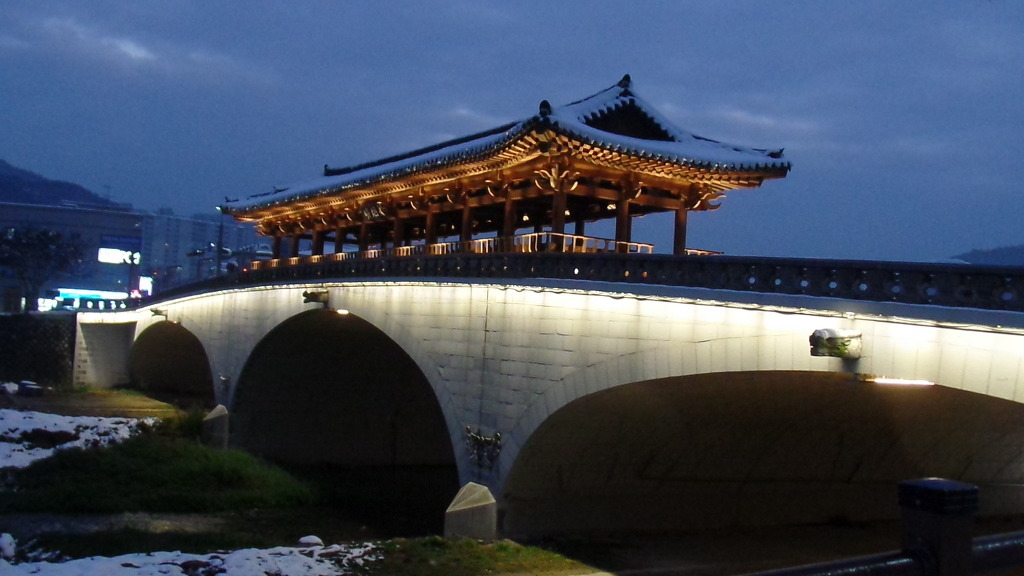 전주한옥마을 남천교 아치형의 아름다운 다리위의 한옥 누각 설경 및 야경 (안구정화) | 인스티즈