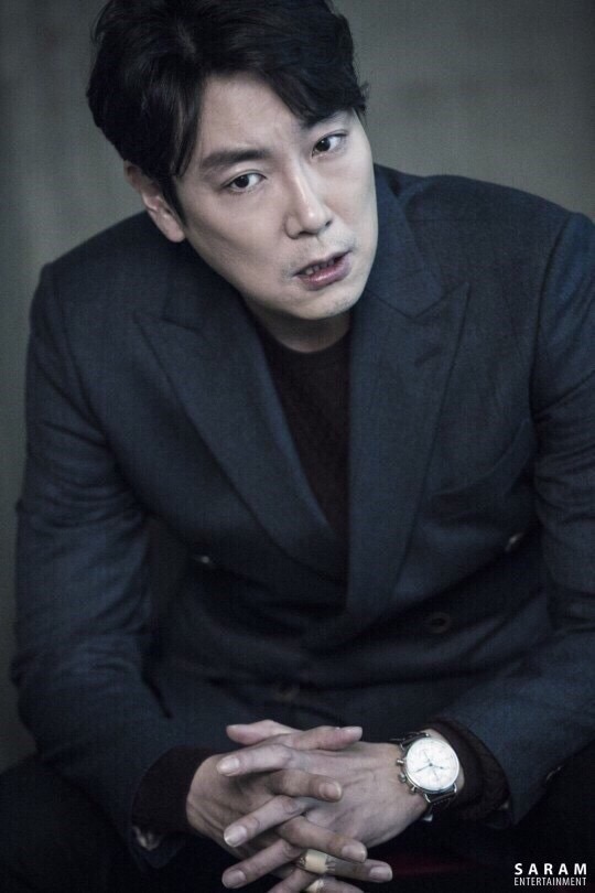 수트는 키크고 마른사람이 입어야 멋있다는 편견을 깨준 배우 | 인스티즈