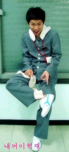 전형적인 중고딩때 일진 무리중에 꼭 있는 애들 (무릎꿇고들어오시긔) | 인스티즈