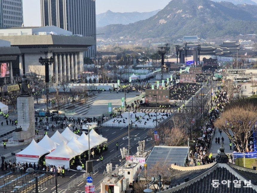 한국사람들 말 정말 잘듣는다 (ft. BTS 광화문) | 인스티즈