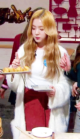 젓가락질 이상하게 하는 아이린.gif | 인스티즈