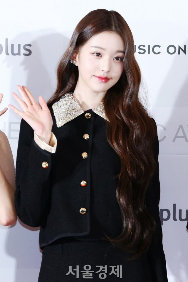 오늘자 더팩트 뮤직 어워즈 아이브 장원영 기사사진 ㄷㄷㄷ | 인스티즈