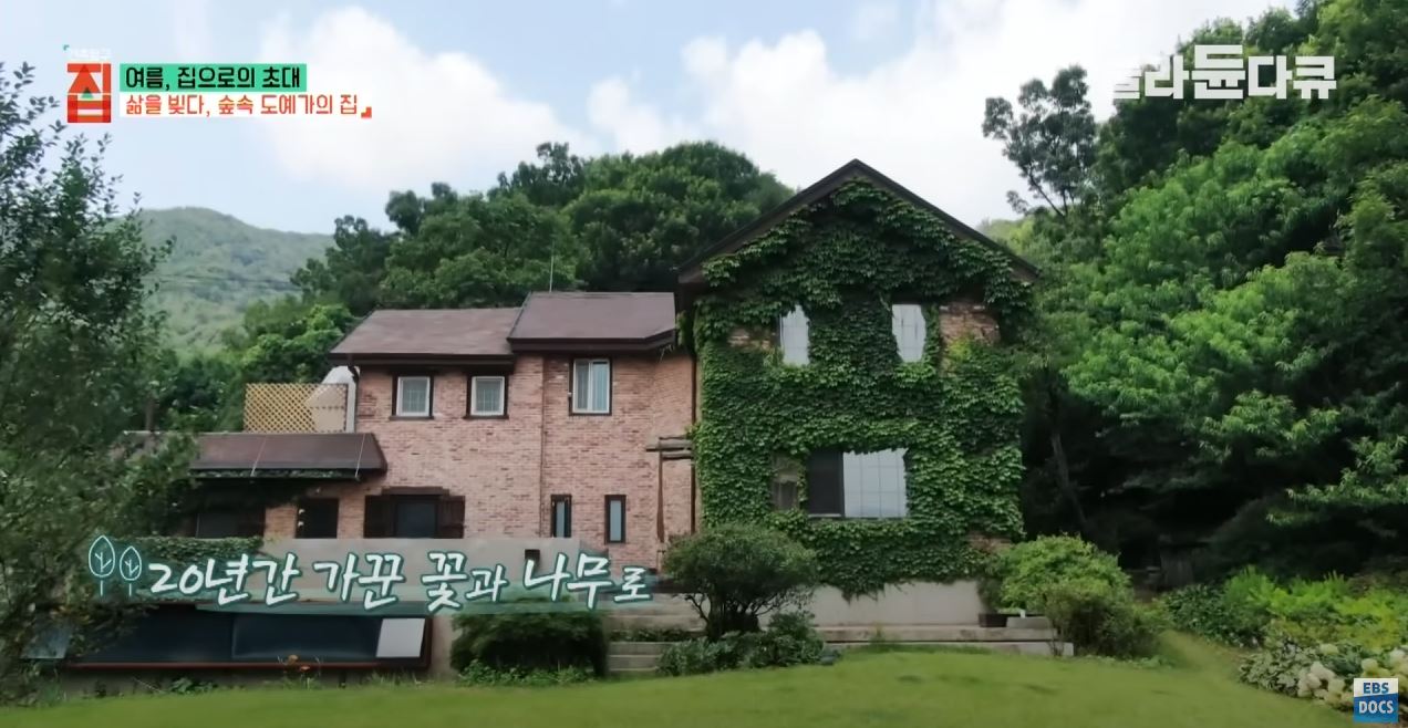 땅 1,500평 사서 혼자 집 짓고 살던 35살 여자, 20년 뒤 근황 | 인스티즈
