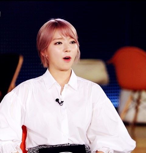 초아 vs 솔지 | 인스티즈