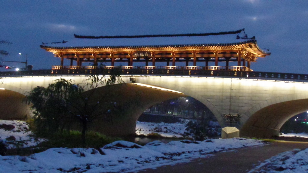 전주한옥마을 남천교 아치형의 아름다운 다리위의 한옥 누각 설경 및 야경 (안구정화) | 인스티즈