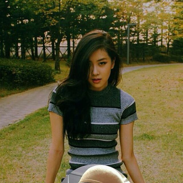 [블랙핑크] 로제 허리 굵기가 체감되는 짤 | 인스티즈