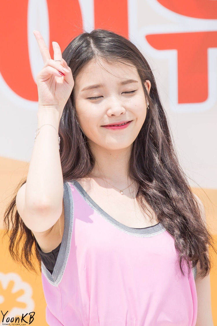 아이유 겨드랑이.JPG (페로몬) | 인스티즈