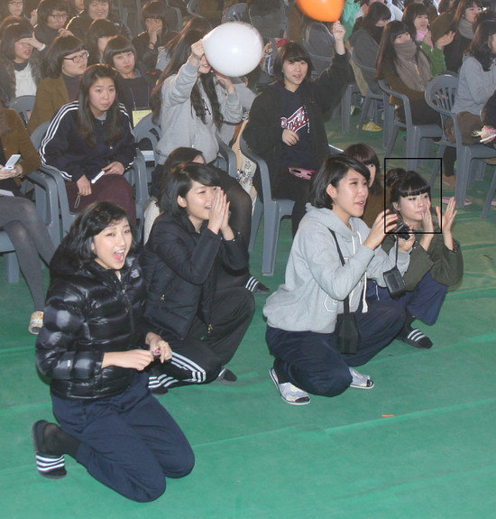 전형적인 중고딩때 일진 무리중에 꼭 있는 애들 (무릎꿇고들어오시긔) | 인스티즈