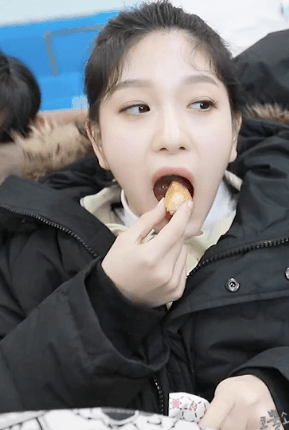 다크서클이 매력인 이서연.gif | 인스티즈