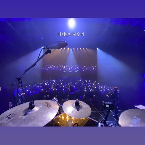 콘서트가 끝나고 떠나는 팬들에게 하고 싶은 말, 감정들을 담아 썼다는 가사 (케이팝 팬들 눈물주의) | 인스티즈