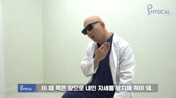목, 어깨 뻐근한 사람들 직빵으로 효과가 느껴지는 운동법.jpgif | 인스티즈