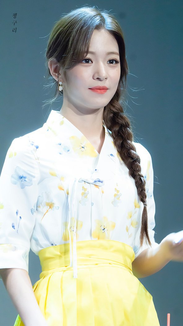 한복입은 프로미스나인 이채영.jpg | 인스티즈