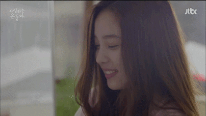 잘생긴 남자를 바라볼 때 여자들 표정.jpgif | 인스티즈