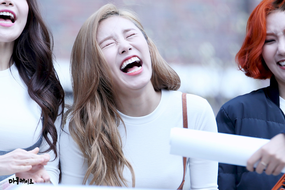 얼굴 막 쓰는 여자 아이돌 | 인스티즈