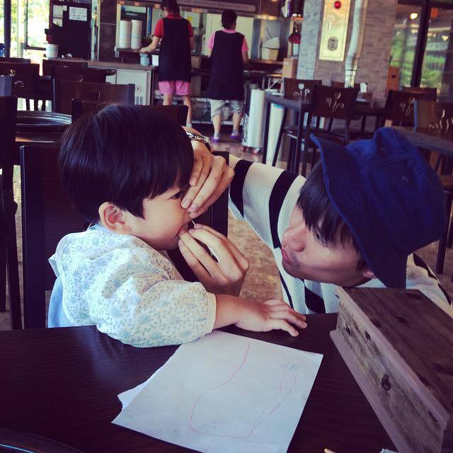 4살 생일을 맞아 한국으로 놀러온 대만쌍둥이 첼시와 제스퍼♡!! | 인스티즈