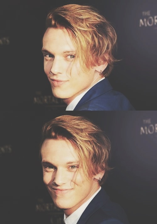 신비한 동물사전에 젊은 그린델왈드 역으로 재등장하는 제이미 캠벨 바우어 | 인스티즈