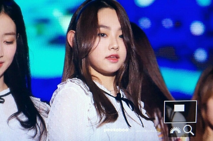 엘프귀처럼 뾰족 튀어나온 가요대전에서 강미나.gif | 인스티즈