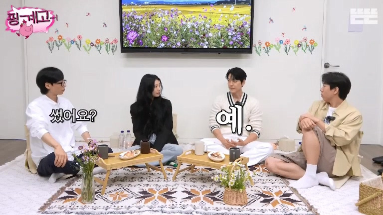 [핑계고] 김우빈 : 가족 여행 가면 저는 여동생이랑 방 쓰고.jpg | 인스티즈