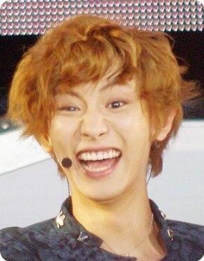 평소와 웃을때 차이가 커보이는 아이돌.jpg | 인스티즈