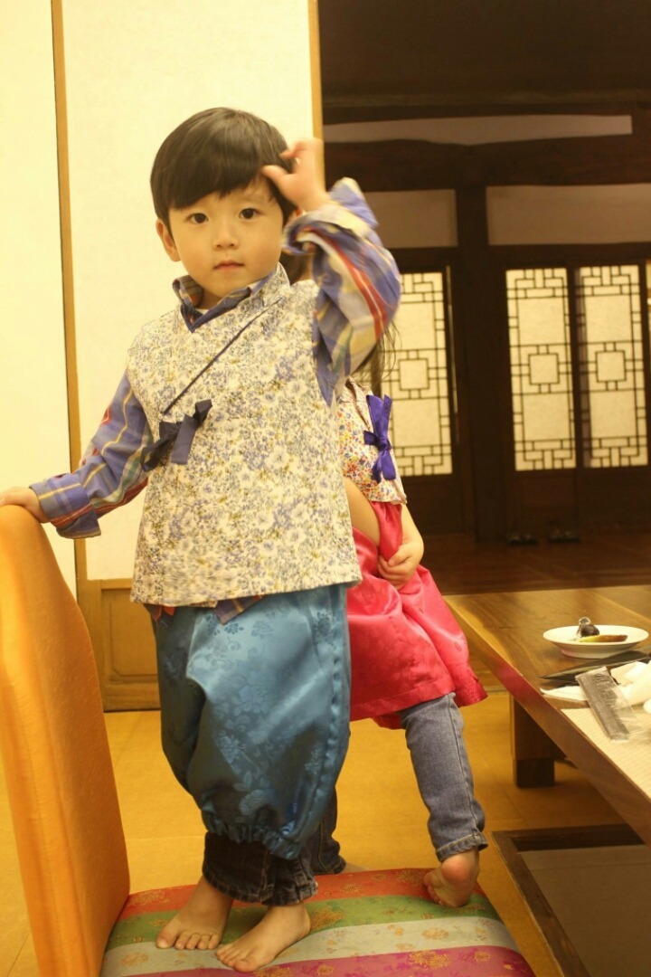 4살 생일을 맞아 한국으로 놀러온 대만쌍둥이 첼시와 제스퍼♡!! | 인스티즈