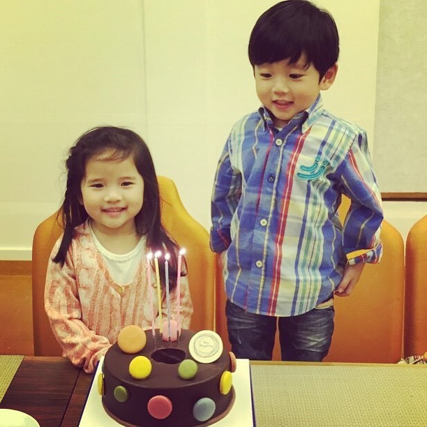 4살 생일을 맞아 한국으로 놀러온 대만쌍둥이 첼시와 제스퍼♡!! | 인스티즈