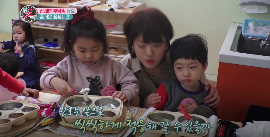 유치원에 온지 3일밖에 안되서 애착 물건 가지고 다니는 꼬마 애기.JPG | 인스티즈