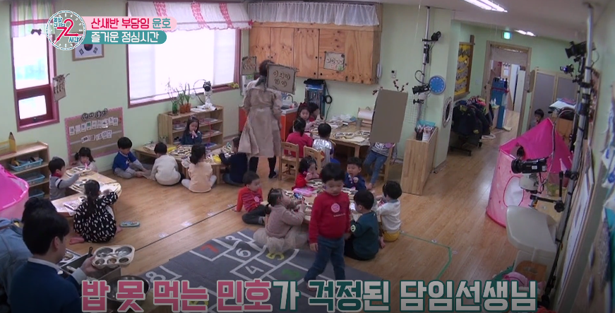 유치원에 온지 3일밖에 안되서 애착 물건 가지고 다니는 꼬마 애기.JPG | 인스티즈