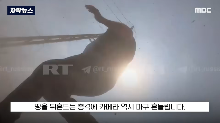 [자막뉴스] '설마?' 눈 커진 기자 뒤 '쾅'.. "추가 공습" 생중계 순간 (2026.03.20 MBC뉴스) | 인스티즈