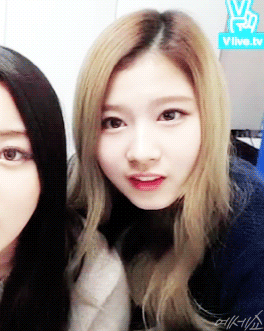 남자들이 전형적으로 좋아할만한 상냥한 여자같은 트와이스 멤버.gif | 인스티즈