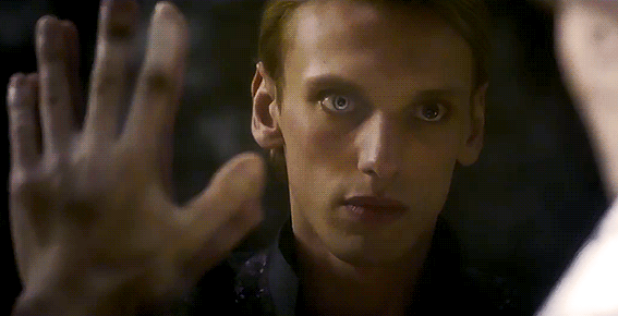 신비한 동물사전에 젊은 그린델왈드 역으로 재등장하는 제이미 캠벨 바우어 | 인스티즈