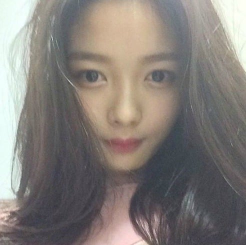 [김유정] 어릴때 모습 .jpg | 인스티즈