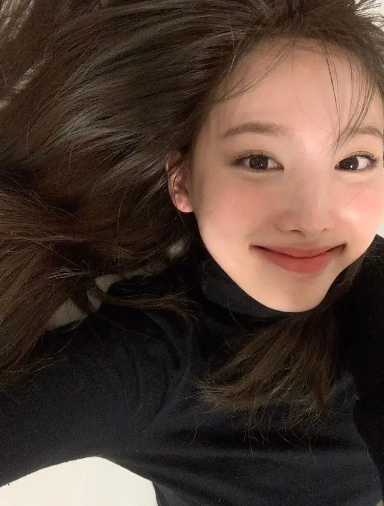 간증글 쏟아지고있는 돈 들어오는 트와이스 나연 셀카 잠금화면 | 인스티즈