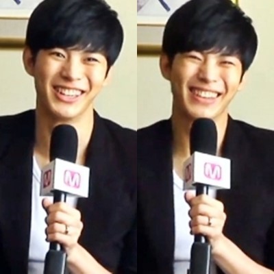 평소와 웃을때 차이가 커보이는 아이돌.jpg | 인스티즈