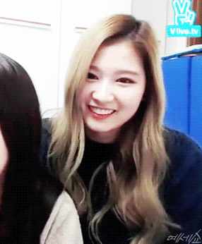 남자들이 전형적으로 좋아할만한 상냥한 여자같은 트와이스 멤버.gif | 인스티즈