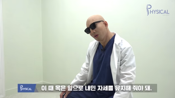 목, 어깨 뻐근한 사람들 직빵으로 효과가 느껴지는 운동법.jpgif | 인스티즈