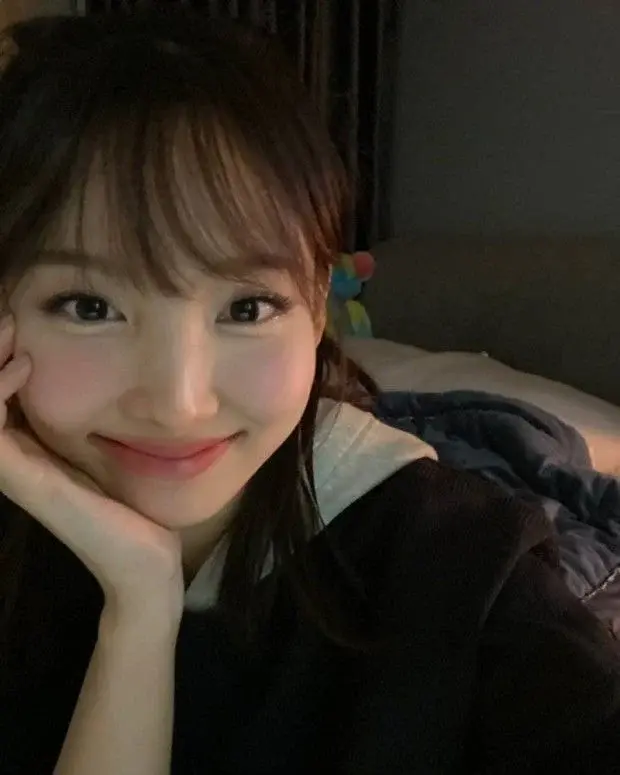 간증글 쏟아지고있는 돈 들어오는 트와이스 나연 셀카 잠금화면 | 인스티즈