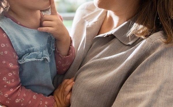 28개월 아기가 가슴 만졌다고 화낸 미혼 친구…"심한거 아닌가요?" | 인스티즈