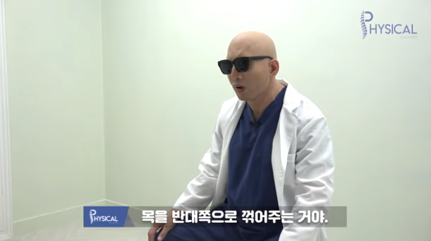 목, 어깨 뻐근한 사람들 직빵으로 효과가 느껴지는 운동법.jpgif | 인스티즈