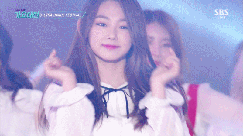 엘프귀처럼 뾰족 튀어나온 가요대전에서 강미나.gif | 인스티즈