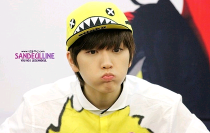 평소와 웃을때 차이가 커보이는 아이돌.jpg | 인스티즈