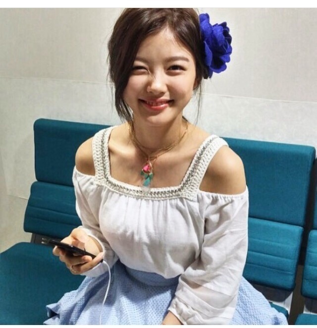 [김유정] 어릴때 모습 .jpg | 인스티즈